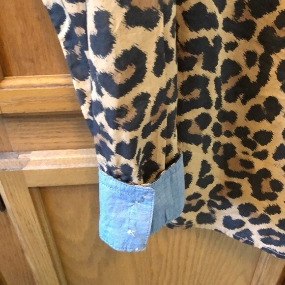 St. John’s bay size small animal print long sleeve button up - Picture 3 of 6